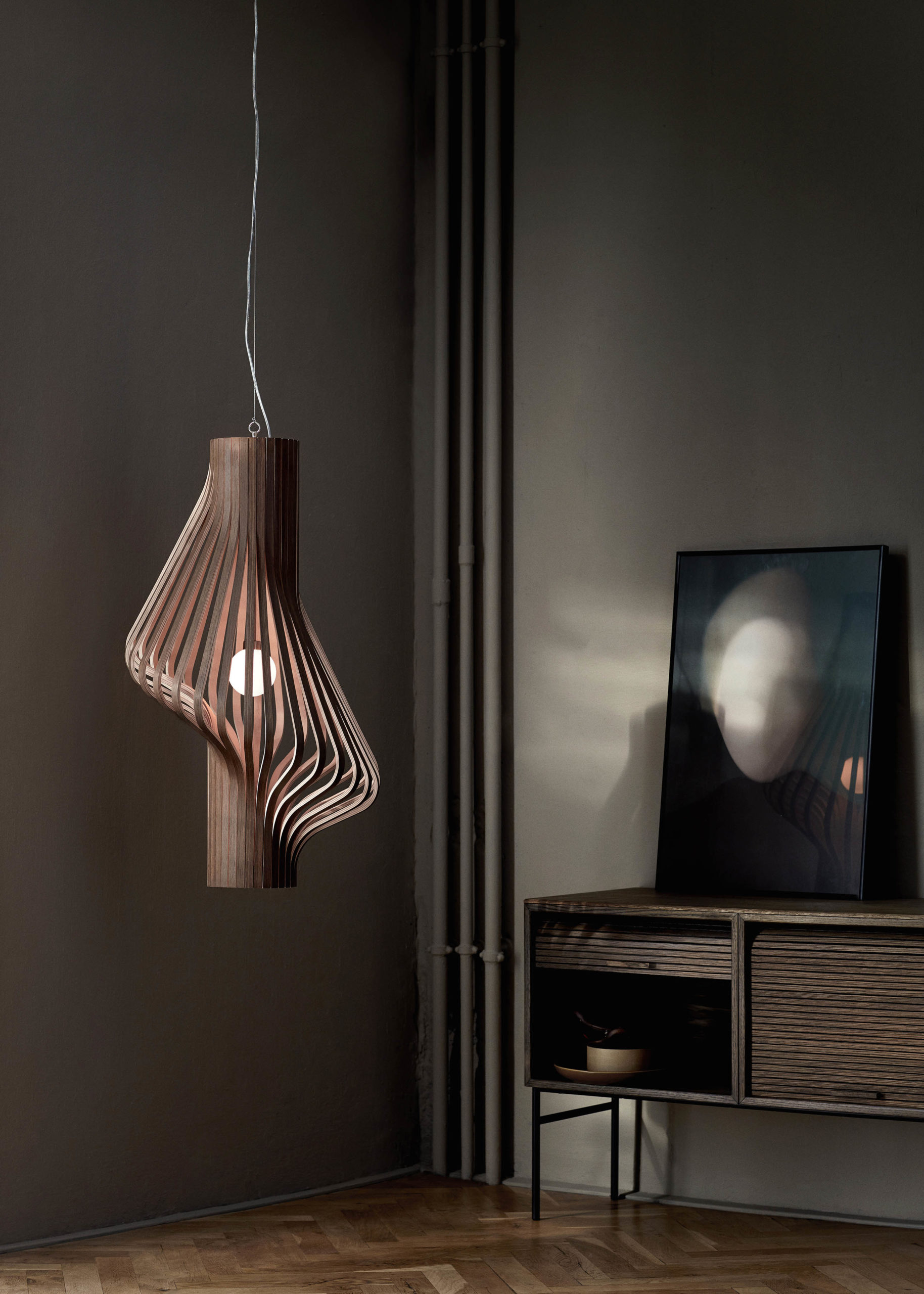 Diva_smoked_oak_pendant-Northern_photo_Chris_Tonnesen-Low-res-scaled